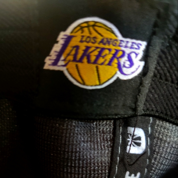 * RARE* Los Angeles Lakers USA Flag logo Hat. All reasonable offers welcome! - Picture 2 of 4